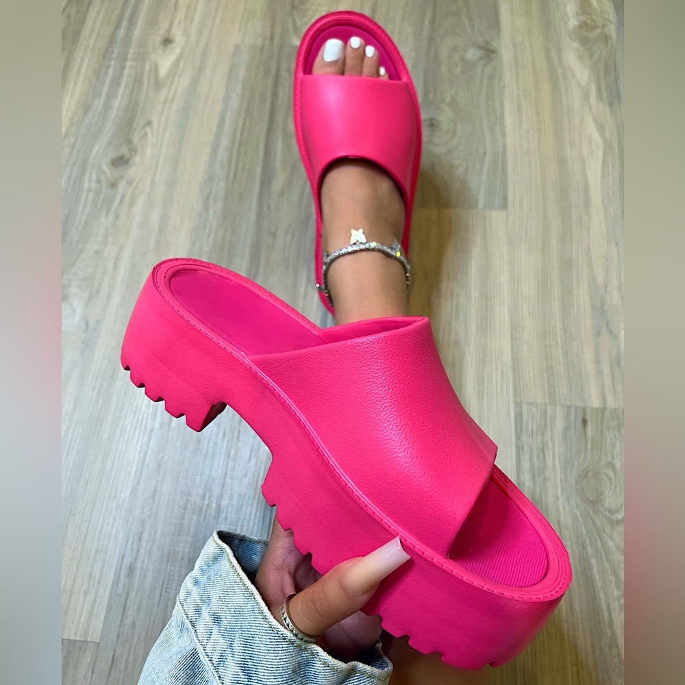 NEW Kylie Pink Chunky Sandal